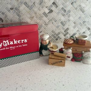 Merry Makers Dept 56 Maxwell the Mixer at His Table with Box